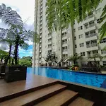 Cozy High Floor 1Br Apartment At Parahyangan Residence By Travelio